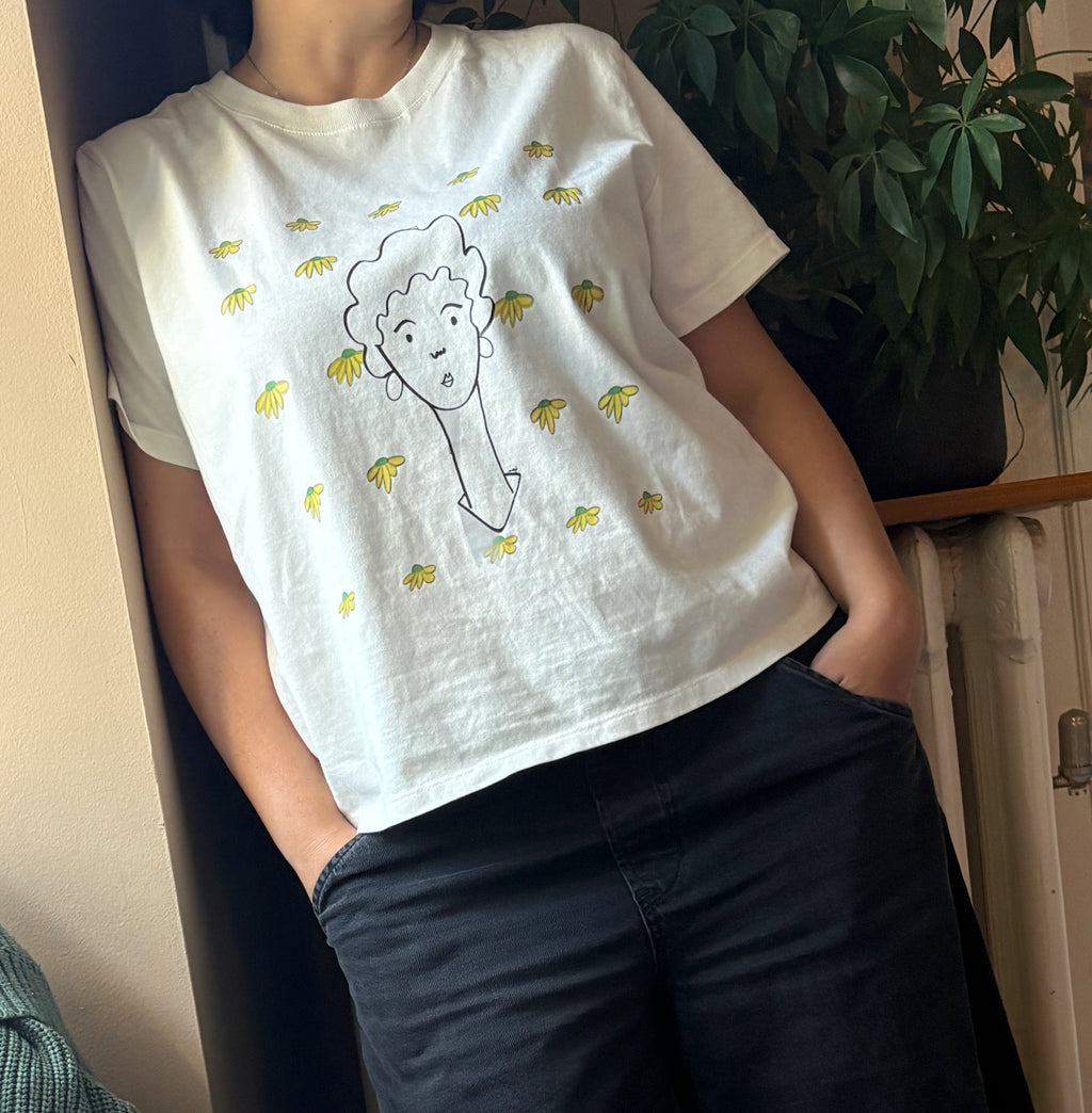 Daisy Head Women's Graphic Tee